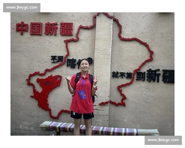 沪疆女足聚首喀什 石榴籽绽团结绿茵梦
