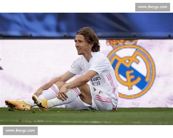 维尼修斯领衔三将抵皇马驻地 阿隆索率队冲刺世俱杯关键战